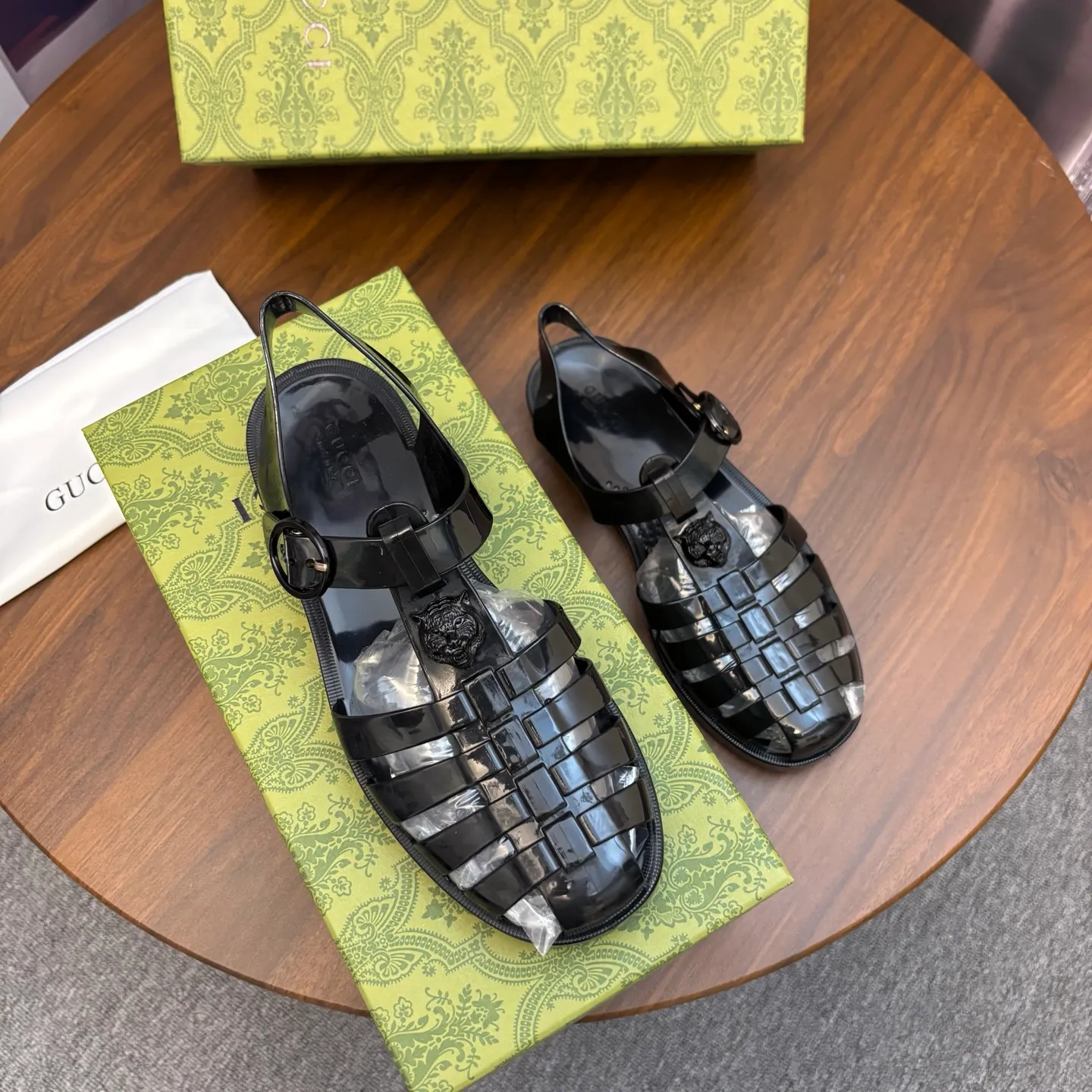 Men's shoes: 260💰[Gucci] sandals, counter quality, top-quality original items, real photos! Original T men's shoes 💰PU material, fine workmanship, comfortable; genuine 1:1 replica Size: 36 ~ 46